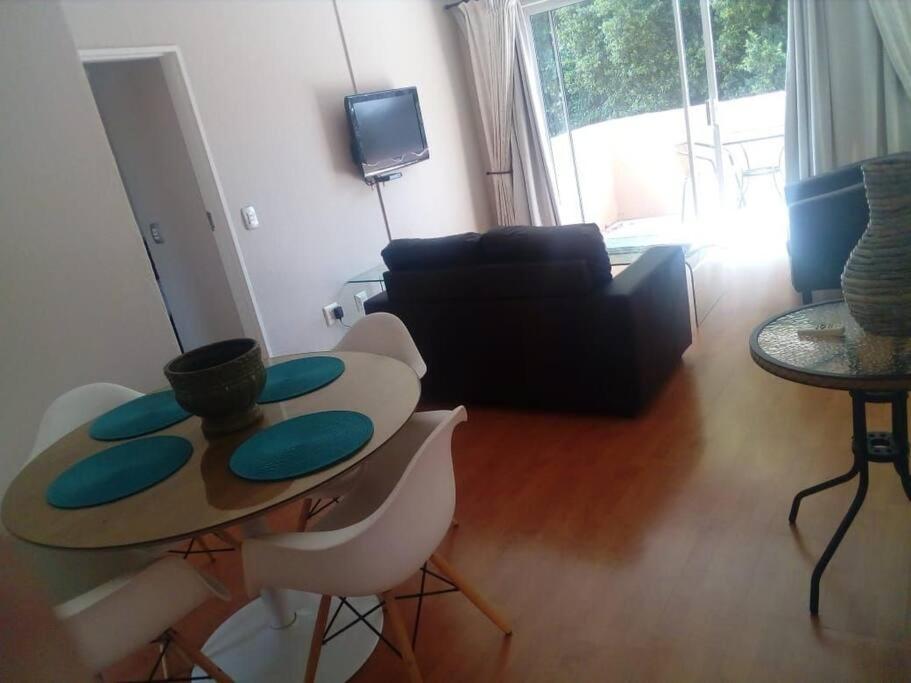 Daisy St -One Bedroom Apartment Johannesburg Dış mekan fotoğraf