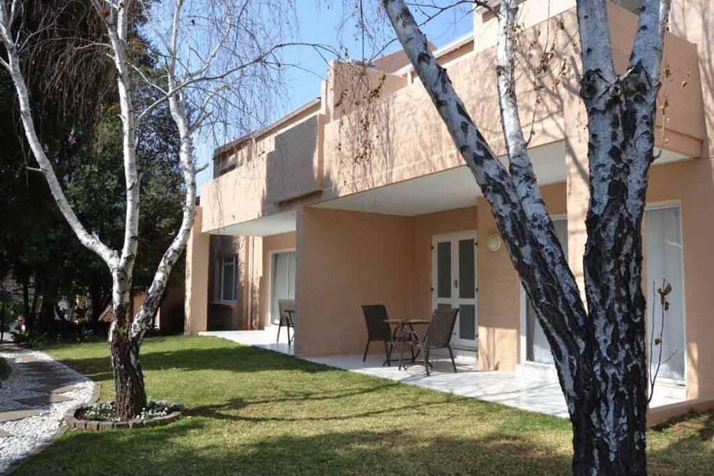 Daisy St -One Bedroom Apartment Johannesburg Dış mekan fotoğraf